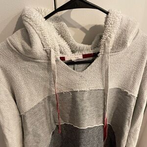 Super cute v-neck sweatshirt with shearling type hood